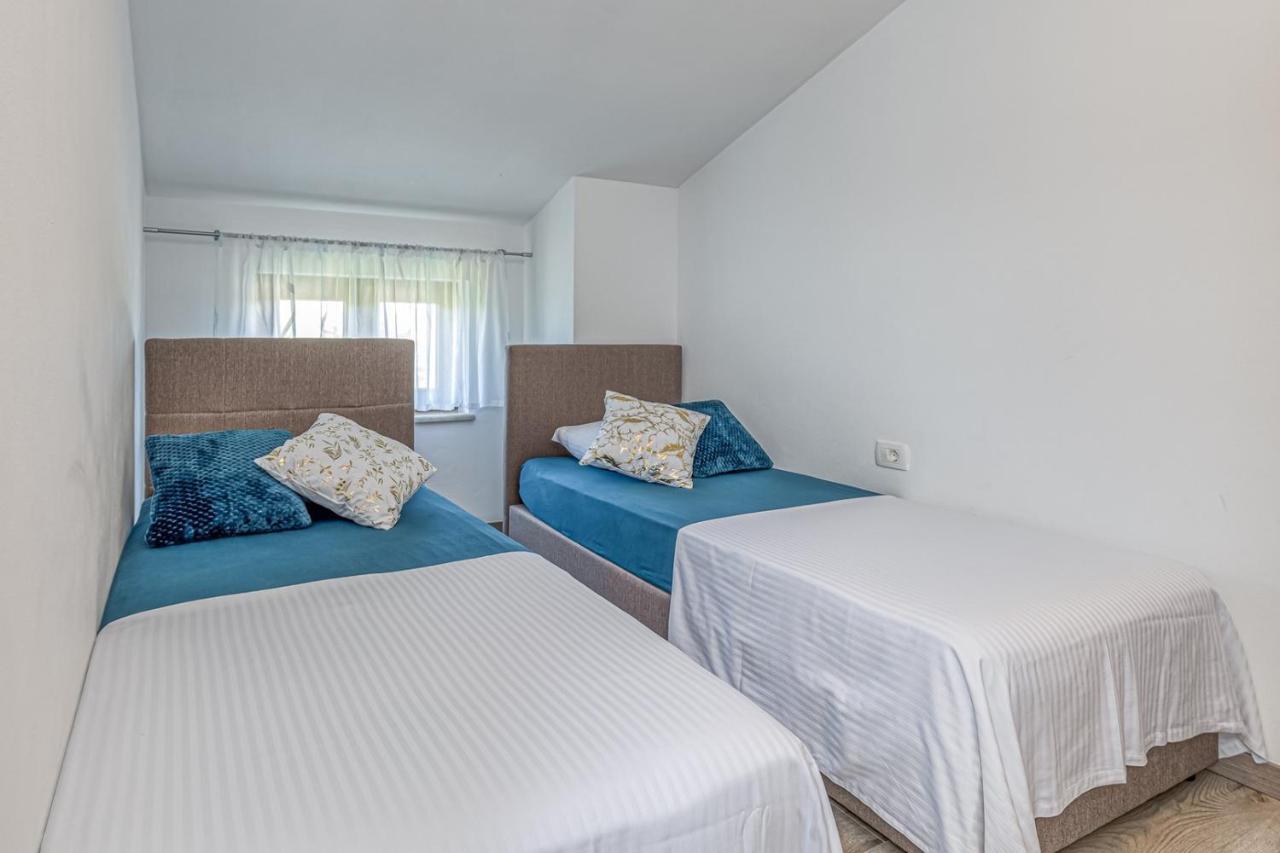 Holiday House Lidia I Rina Pićan Εξωτερικό φωτογραφία